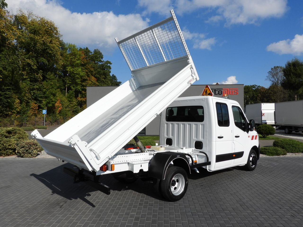 RENAULT MASTER TIPPER DOUBLE CABIN DOKA 6 SEATS CRUISE CONTROL LED LIGHTS TWIN WHEELS AIR CONDITIONING  165HP - Tipper van: picture 3 RENAULT MASTER TIPPER DOUBLE CABIN DOKA 6 SEATS CRUISE CONTROL LED LIGHTS TWIN WHEELS AIR CONDITIONING  165HP - Tipper van: picture 3