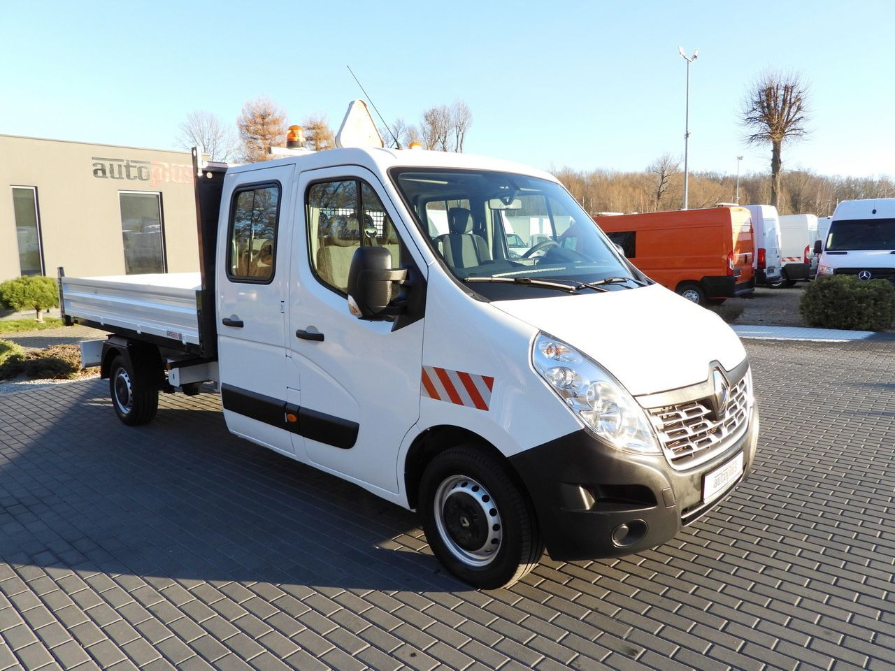 RENAULT MASTER TIPPER DOUBLE CABIN DOKA 7 SEATS CRUISE CONTROL AIR CONDITIONING 145HP - Tipper van: picture 4 RENAULT MASTER TIPPER DOUBLE CABIN DOKA 7 SEATS CRUISE CONTROL AIR CONDITIONING 145HP - Tipper van: picture 4