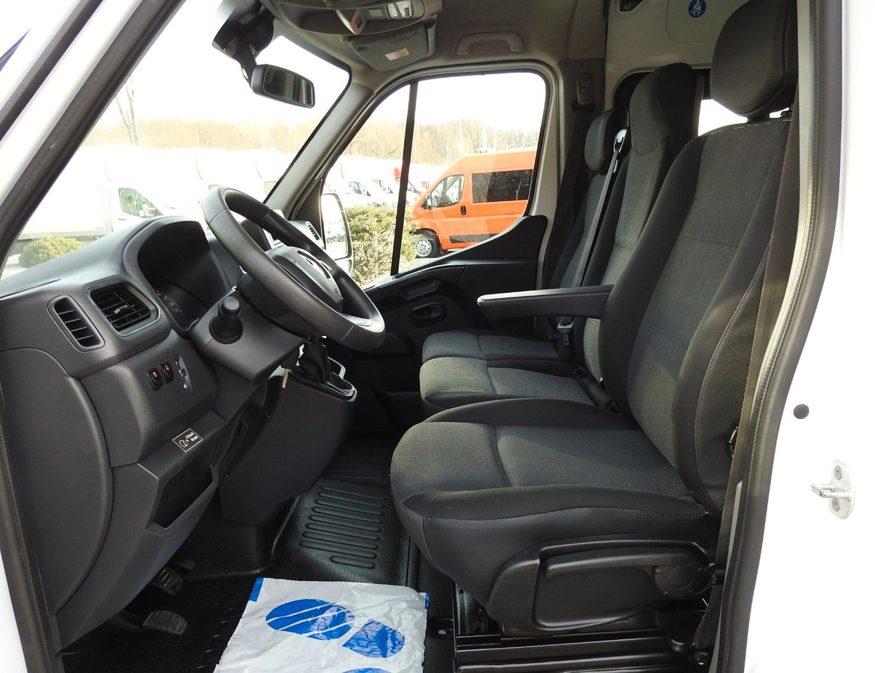 Leasing of  Renault MASTER KASTENWAGEN DOPPELKABINE 7 SITZE TEMPOMAT Renault MASTER KASTENWAGEN DOPPELKABINE 7 SITZE TEMPOMAT: picture 19