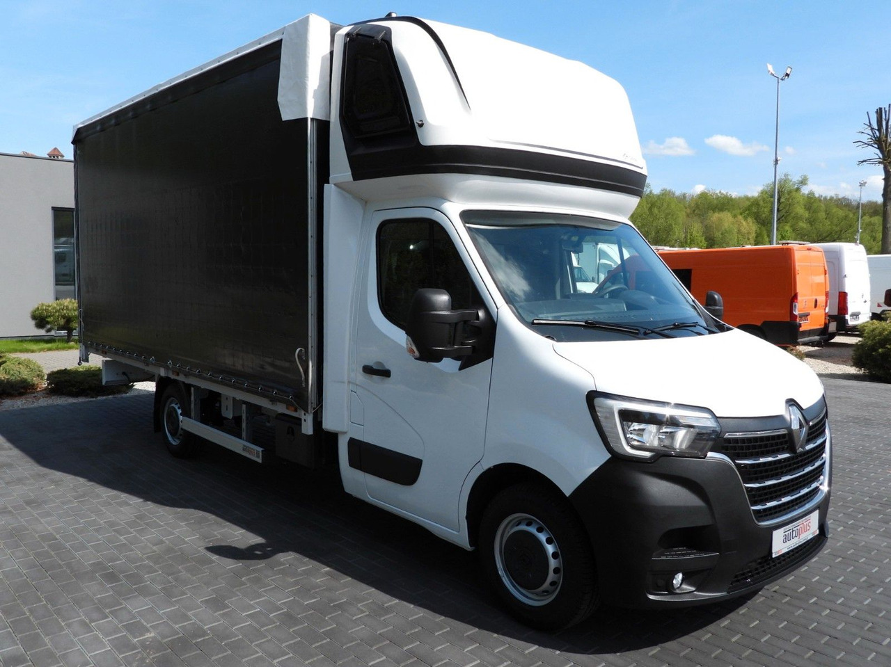 Renault MASTER PRITSCHE PLANE 10 PALETTEN WEBASTO A/C - Curtain side van: picture 4 Renault MASTER PRITSCHE PLANE 10 PALETTEN WEBASTO A/C - Curtain side van: picture 4