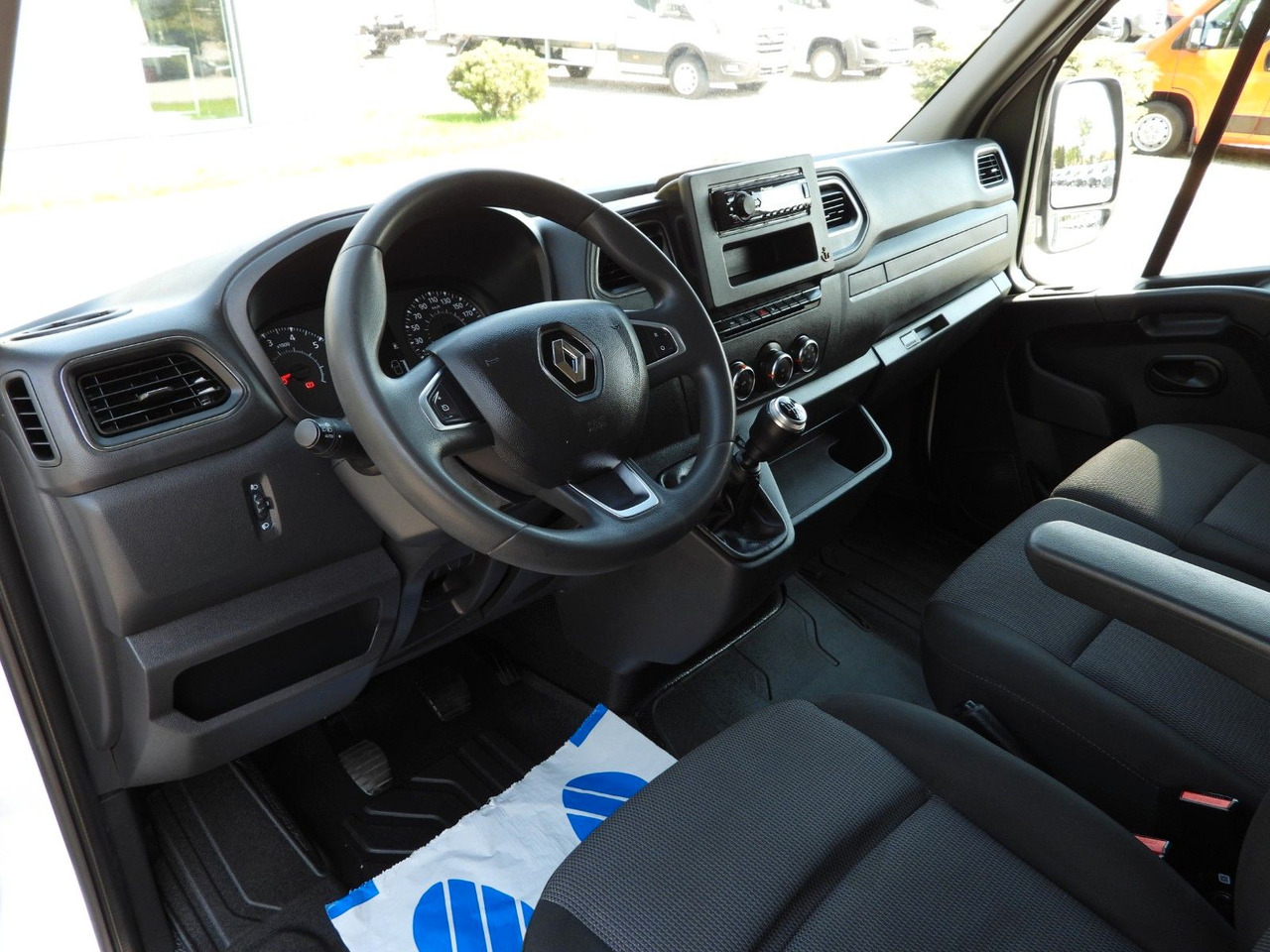 Renault MASTER PRITSCHE PLANE 10 PALETTEN WEBASTO A/C - Curtain side van: picture 2 Renault MASTER PRITSCHE PLANE 10 PALETTEN WEBASTO A/C - Curtain side van: picture 2