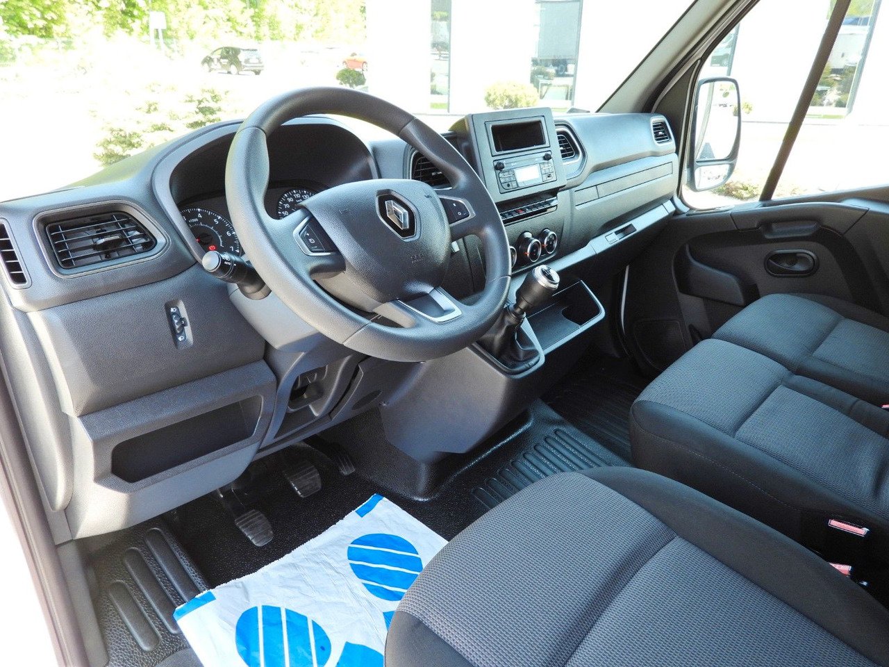 Renault MASTER PRITSCHE PLANE 10 PALETTEN WEBASTO A/C - Curtain side van: picture 2 Renault MASTER PRITSCHE PLANE 10 PALETTEN WEBASTO A/C - Curtain side van: picture 2