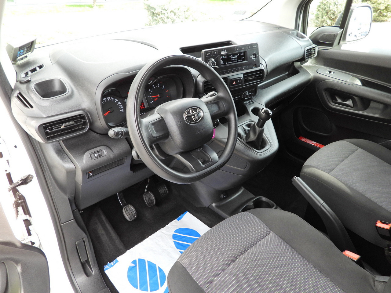 TOYOTA PROACE CITY REFRIGERATOR VAN -15*C POWER SUPPLY 230V CRUISE CONTROL AIR CONDITIONING 100HP - Refrigerated van: picture 2 TOYOTA PROACE CITY REFRIGERATOR VAN -15*C POWER SUPPLY 230V CRUISE CONTROL AIR CONDITIONING 100HP - Refrigerated van: picture 2