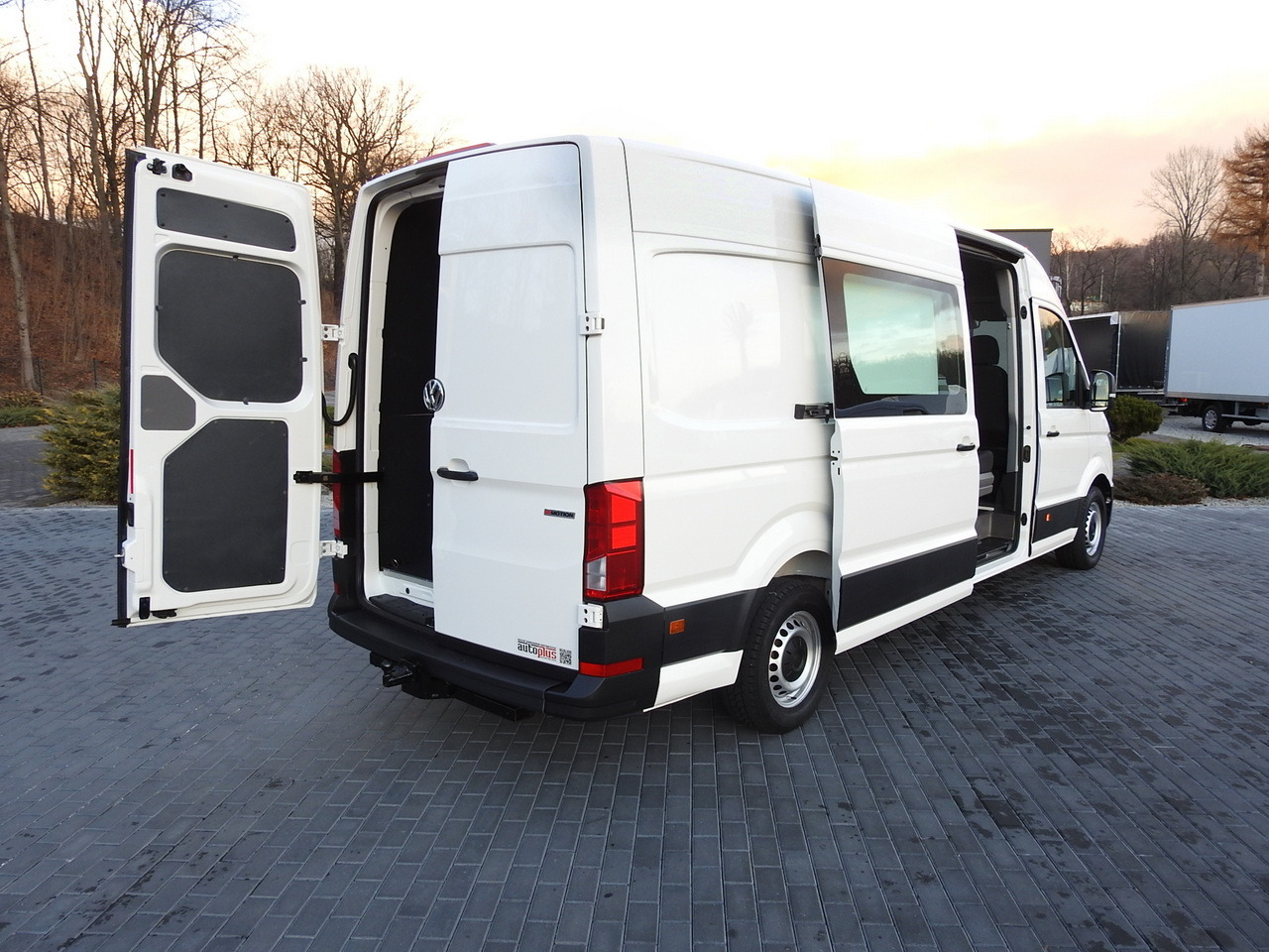 VOLKSWAGEN CRAFTER 4X4 4MOTION BOX DELIVERY VAN 7 SEATS AIR CONDITIONING 140HP - Panel van: picture 3 VOLKSWAGEN CRAFTER 4X4 4MOTION BOX DELIVERY VAN 7 SEATS AIR CONDITIONING 140HP - Panel van: picture 3