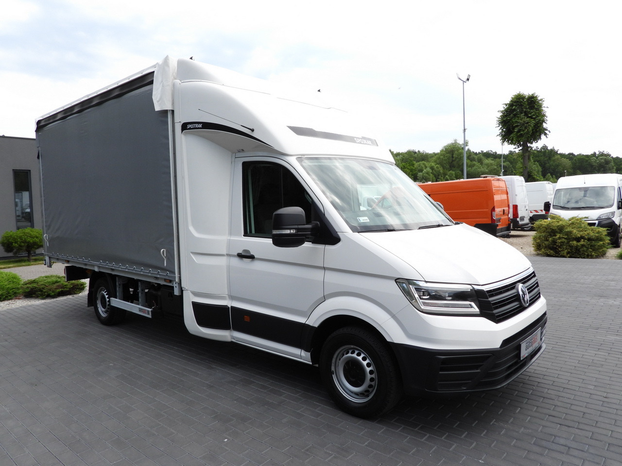 VOLKSWAGEN CRAFTER TARPAULIN 8 PALLETS CRUISE CONTROL LED LIGHTS AIR CONDITIONING 180HP - Curtain side van: picture 4 VOLKSWAGEN CRAFTER TARPAULIN 8 PALLETS CRUISE CONTROL LED LIGHTS AIR CONDITIONING 180HP - Curtain side van: picture 4