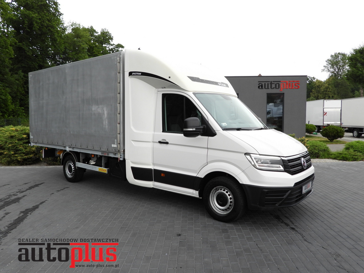 VOLKSWAGEN CRAFTER  TARPAULIN 8 PALLETS WEBASTO CRUISE CONTROL LED LIGHTS AIR CONDITIONING  180HP - Curtain side van: picture 1 VOLKSWAGEN CRAFTER  TARPAULIN 8 PALLETS WEBASTO CRUISE CONTROL LED LIGHTS AIR CONDITIONING  180HP - Curtain side van: picture 1