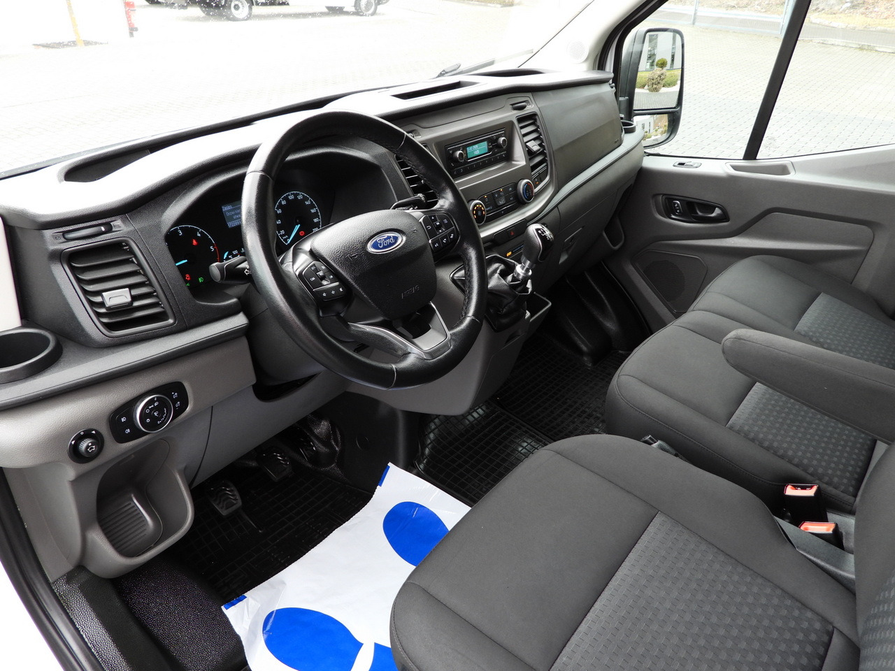 FORD TRANSIT BUS 9 SEATS CRUISE CONTROL LED LIGHTS AIR CONDITIONING 130HP - Van: picture 2 FORD TRANSIT BUS 9 SEATS CRUISE CONTROL LED LIGHTS AIR CONDITIONING 130HP - Van: picture 2