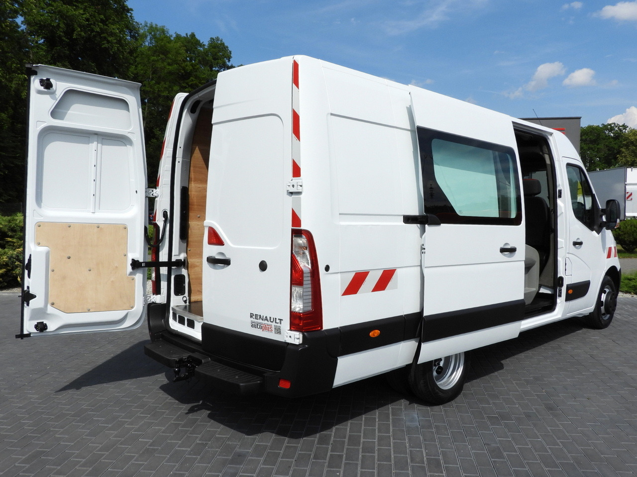 RENAULT MASTER BOX DELIVERY VAN 7 SEATS CRUISE CONTROL TWIN WHEELS AIR CONDITIONING 145HP - Van: picture 3 RENAULT MASTER BOX DELIVERY VAN 7 SEATS CRUISE CONTROL TWIN WHEELS AIR CONDITIONING 145HP - Van: picture 3