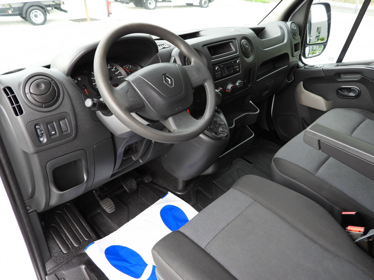 RENAULT MASTER TIPPER DOUBLE CABIN DOKA 7 SEATS 110HP - Van: picture 2 RENAULT MASTER TIPPER DOUBLE CABIN DOKA 7 SEATS 110HP - Van: picture 2