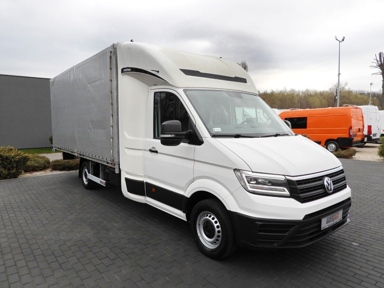 Volkswagen CRAFTER PRITSCHE PLANE 10 PALETTEN WEBASTO - Curtain side van: picture 4 Volkswagen CRAFTER PRITSCHE PLANE 10 PALETTEN WEBASTO - Curtain side van: picture 4