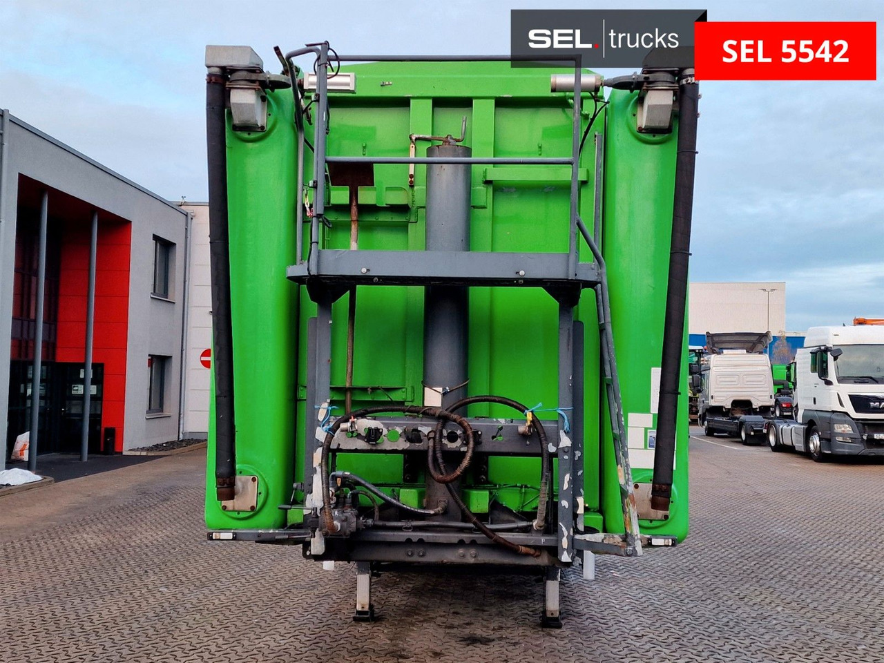 Kempf Duales Transportsyst.: Schüttgüter+Flüssikeiten Kempf Duales Transportsyst.: Schüttgüter+Flüssikeiten - Tipper semi-trailer: picture 2 Kempf Duales Transportsyst.: Schüttgüter+Flüssikeiten Kempf Duales Transportsyst.: Schüttgüter+Flüssikeiten - Tipper semi-trailer: picture 2