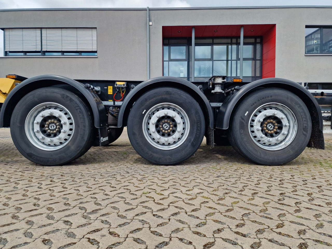 Container transporter/ Swap body semi-trailer Krone SD / Teleskop / Liftachse: picture 22