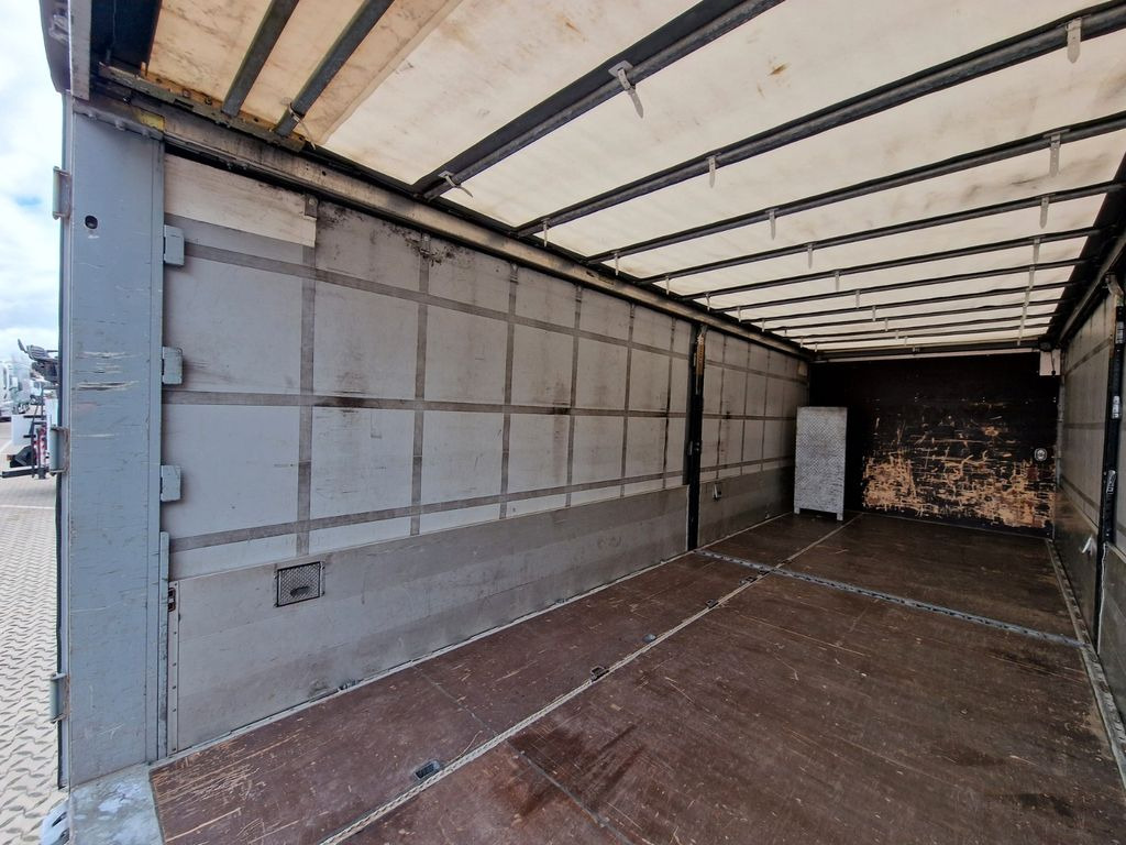 Curtainsider truck Mercedes-Benz Antos 1830L 4X2: picture 13