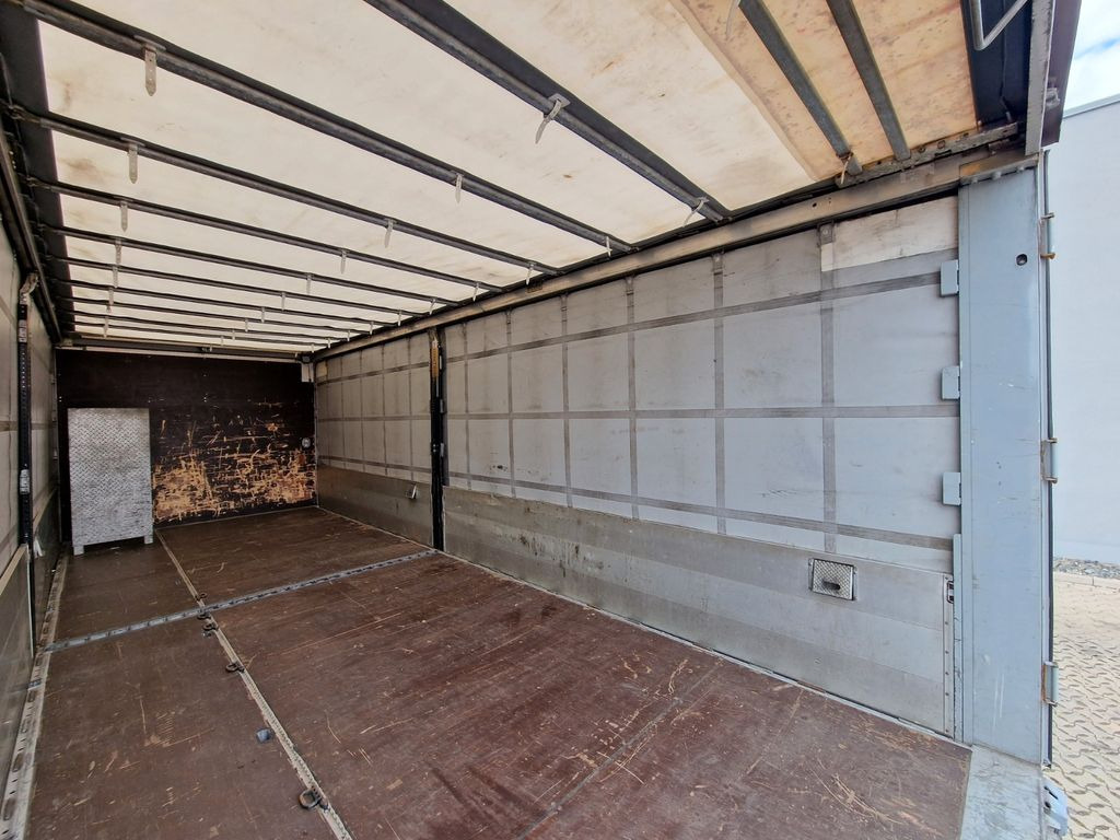 Curtainsider truck Mercedes-Benz Antos 1830L 4X2: picture 12