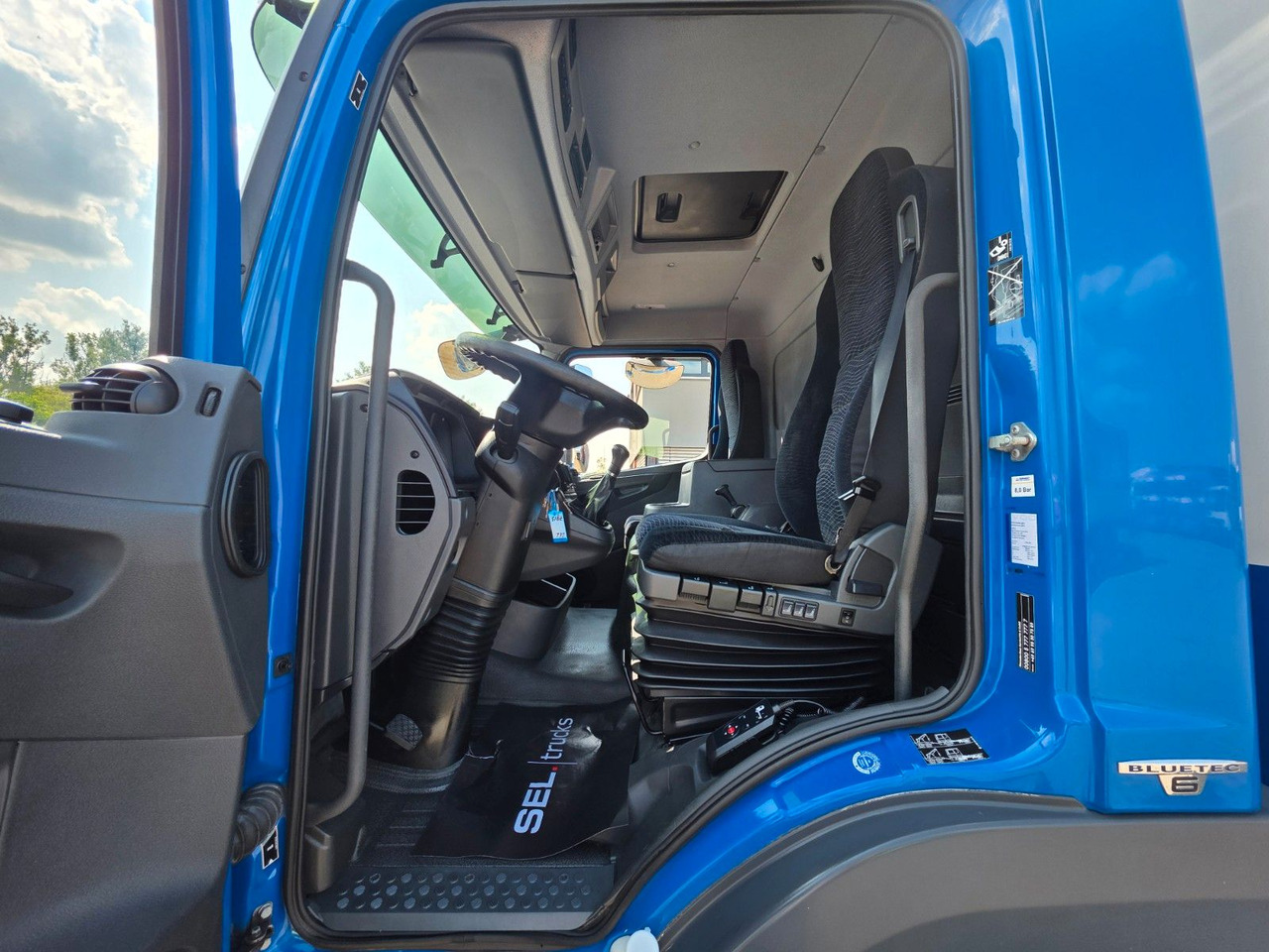 Box truck Mercedes-Benz Atego 1221 / Ladebordwand: picture 16