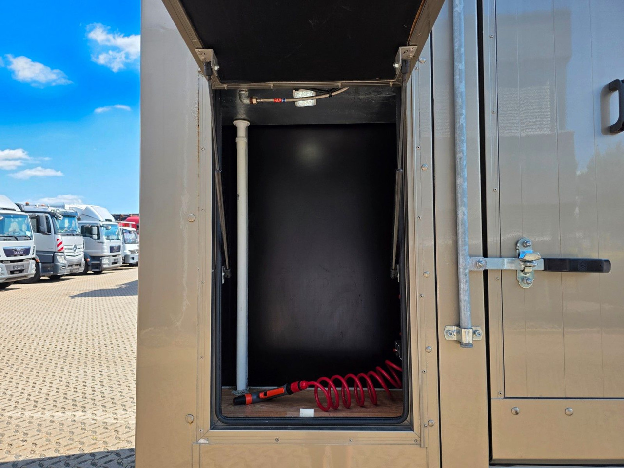 Livestock truck Mercedes-Benz Atego 818L: picture 17 Livestock truck Mercedes-Benz Atego 818L: picture 17