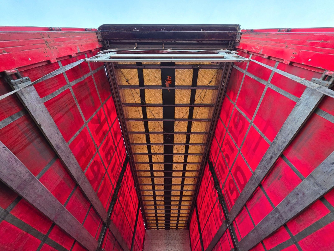 Beverage semi-trailer Schwarzmüller SJ: picture 13