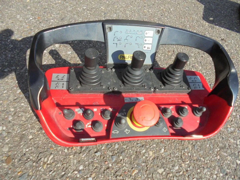 Garbage truck DAF FAN 75 240: picture 20