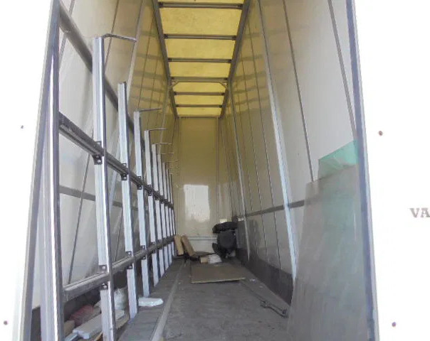 Curtainsider truck DAF LF 45: picture 9