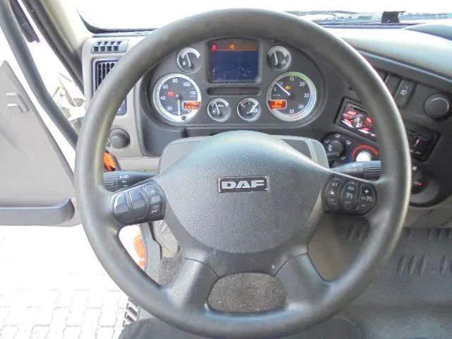 Curtainsider truck DAF LF 45: picture 17