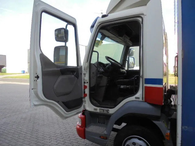 Curtainsider truck DAF LF 45: picture 10