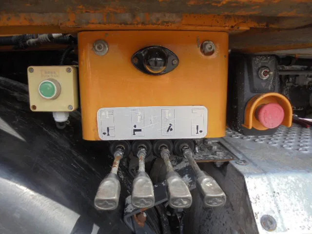 Concrete pump truck Mercedes-Benz Actros 4144 8X4 SANY 56M BETONPOMP: picture 18