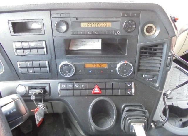 Tractor unit Mercedes-Benz Actros 1842 LS: picture 17