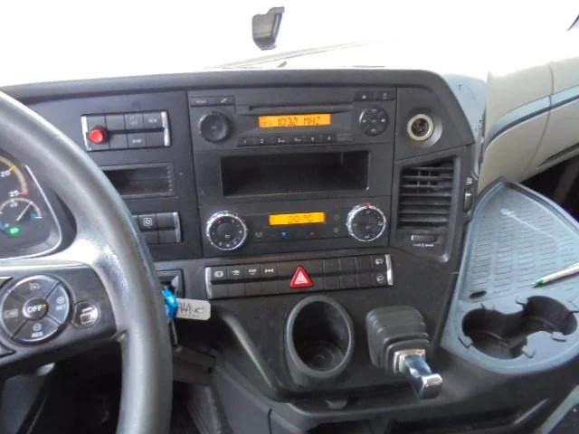 Tractor unit Mercedes-Benz Actros 1842 LS EUR6: picture 10