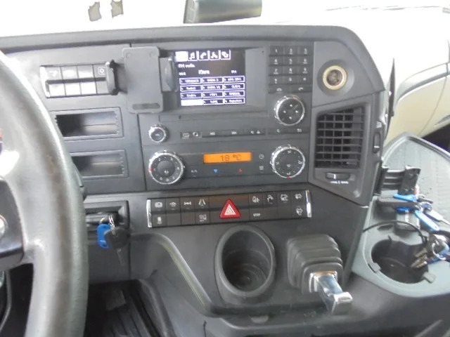 Tractor unit Mercedes-Benz Actros 1842 LS EUR6: picture 12