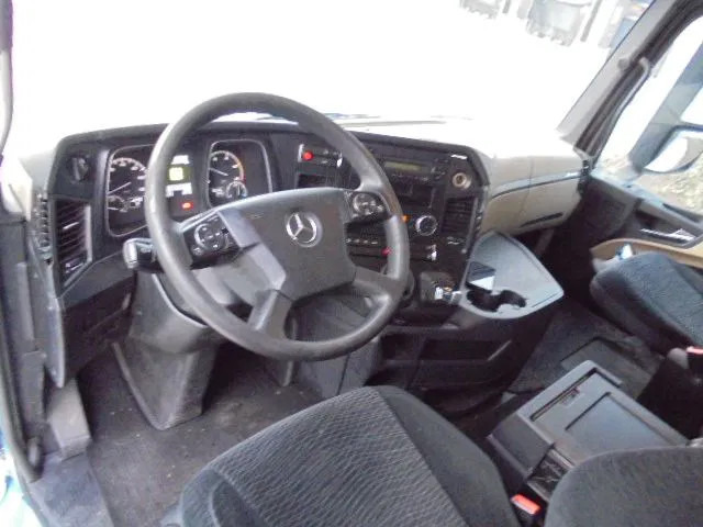 Tractor unit Mercedes-Benz Actros 1842 LS EUR6: picture 9