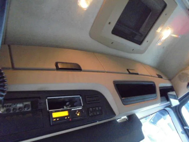 Tractor unit Mercedes-Benz Actros 1842 LS EUR6: picture 12