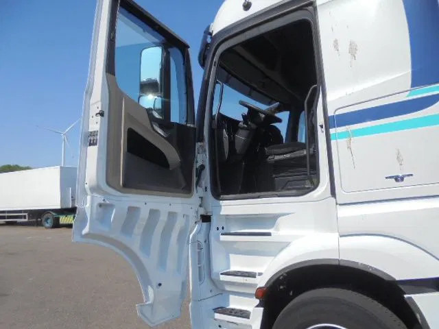 Tractor unit Mercedes-Benz Actros 1843: picture 9