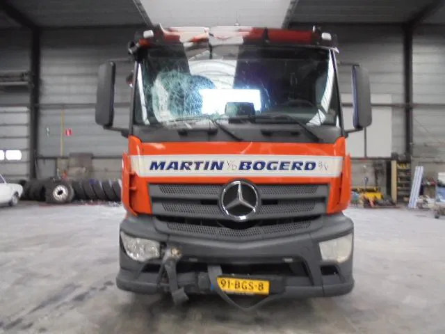 Mercedes-Benz Antos 1832 CABINE SCHADE FOR PARTS - Tractor unit: picture 2 Mercedes-Benz Antos 1832 CABINE SCHADE FOR PARTS - Tractor unit: picture 2