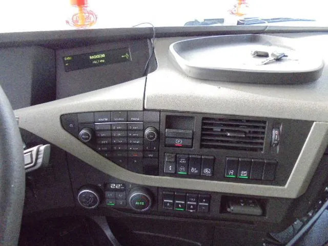 Tractor unit Volvo FH 420 MEGA NL TRUCK APK /TUV 01-05-2026: picture 13 Tractor unit Volvo FH 420 MEGA NL TRUCK APK /TUV 01-05-2026: picture 13