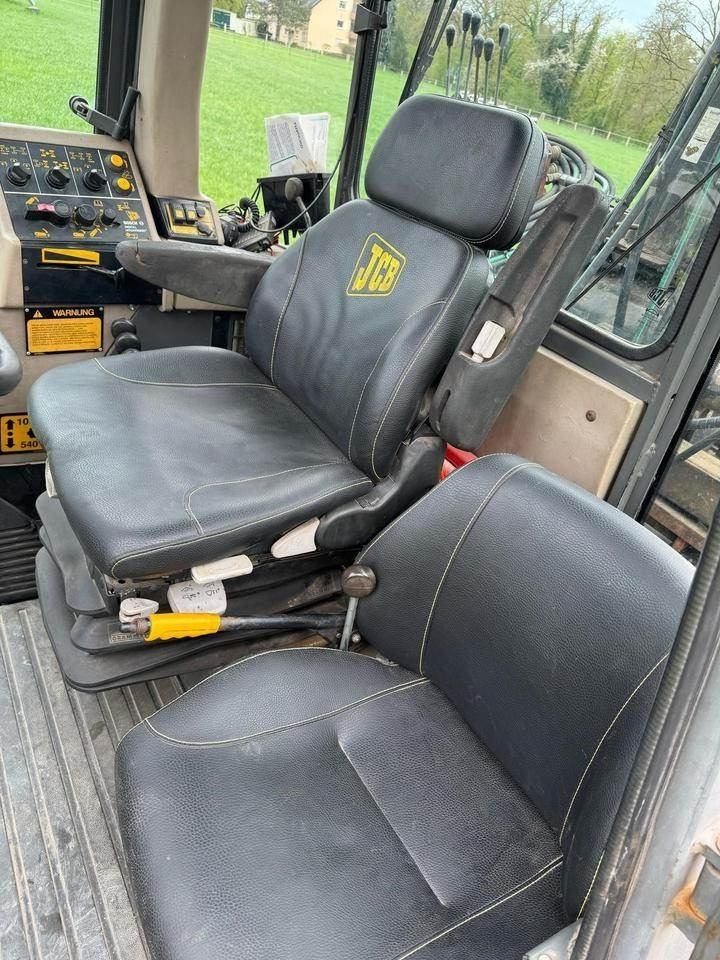 Farm tractor JCB Fastrac 1115: picture 7