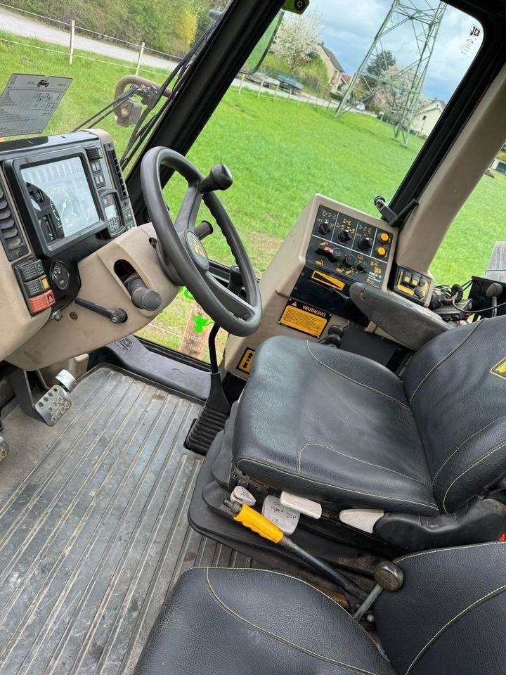 Farm tractor JCB Fastrac 1115: picture 8