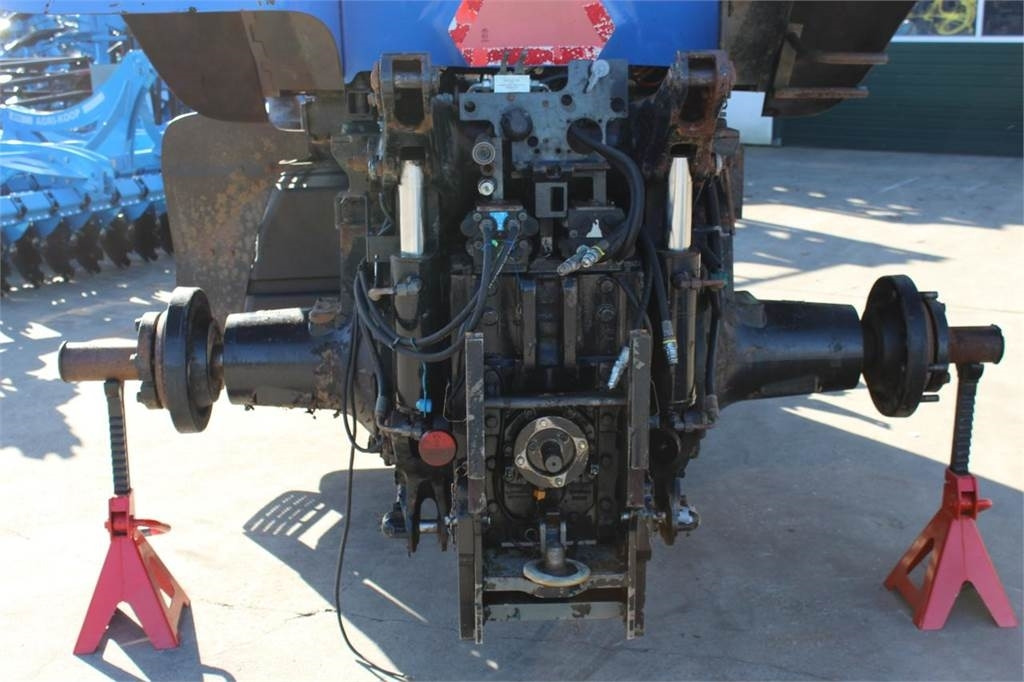 Leasing of New Holland T8020  New Holland T8020: picture 6