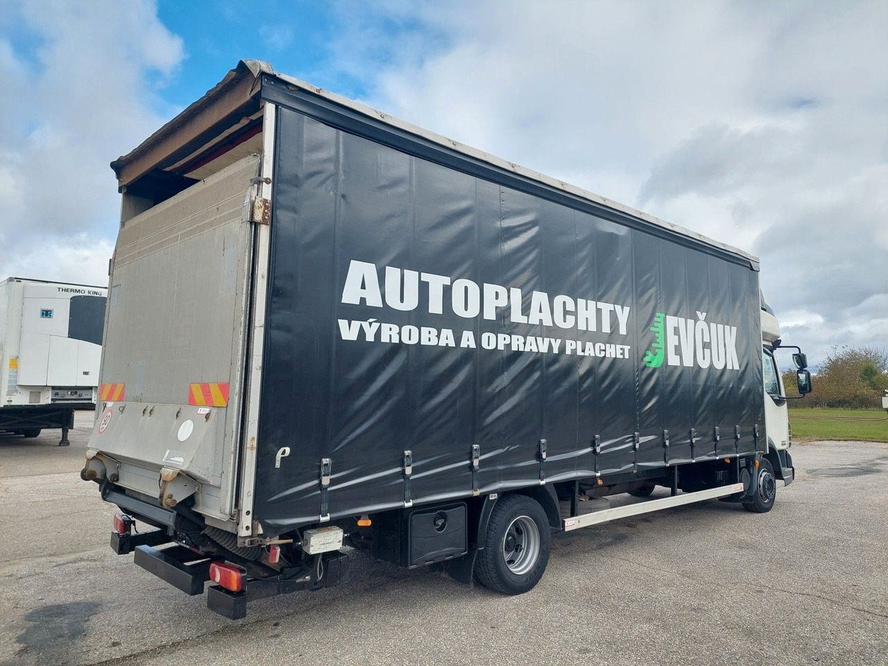 DAF FA LF 45.220 G12 4x2 - Curtainsider truck: picture 4 DAF FA LF 45.220 G12 4x2 - Curtainsider truck: picture 4