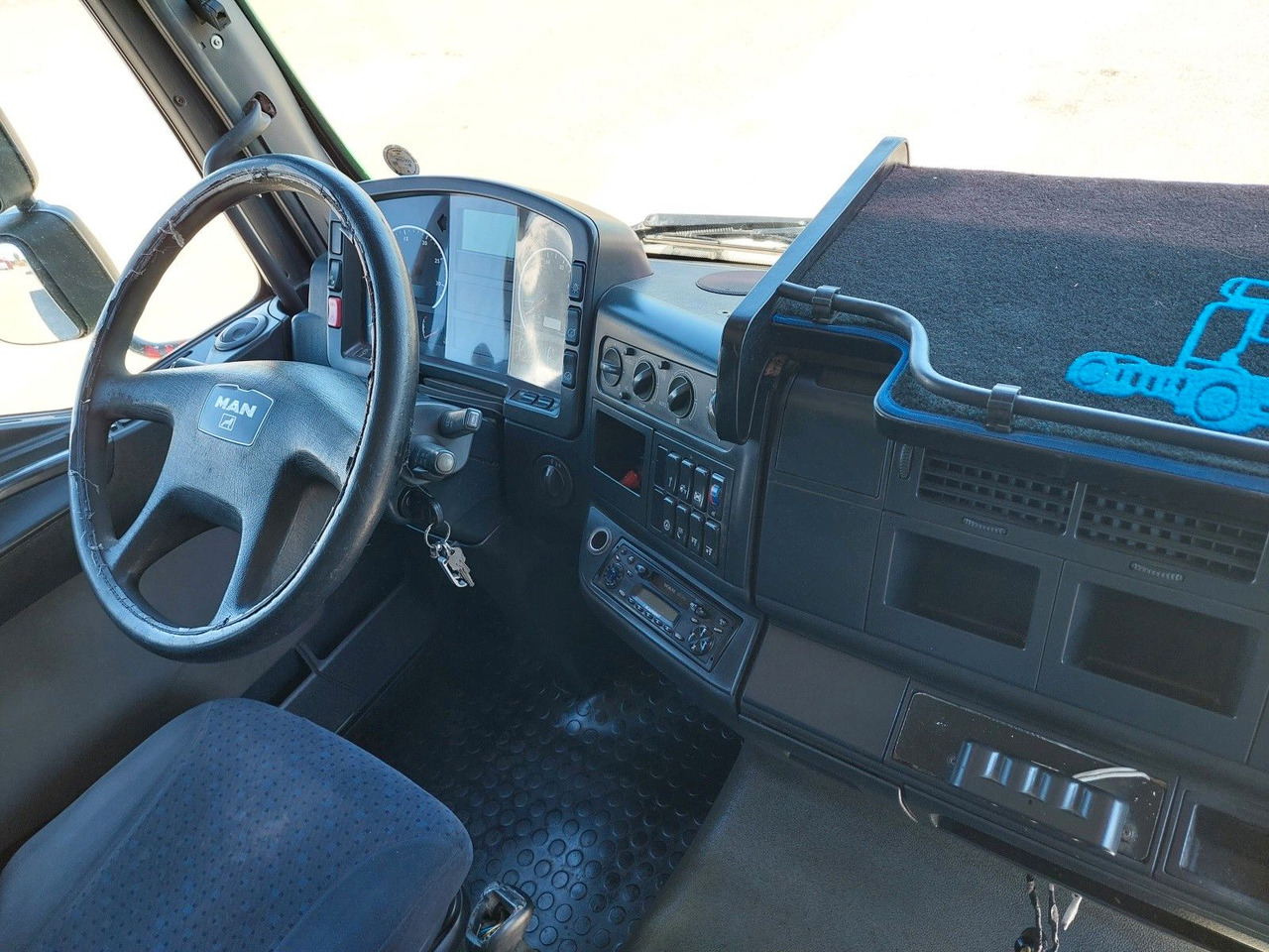 Dropside/ Flatbed truck MAN TGA 26.430 LL 6x2-2: picture 16 Dropside/ Flatbed truck MAN TGA 26.430 LL 6x2-2: picture 16