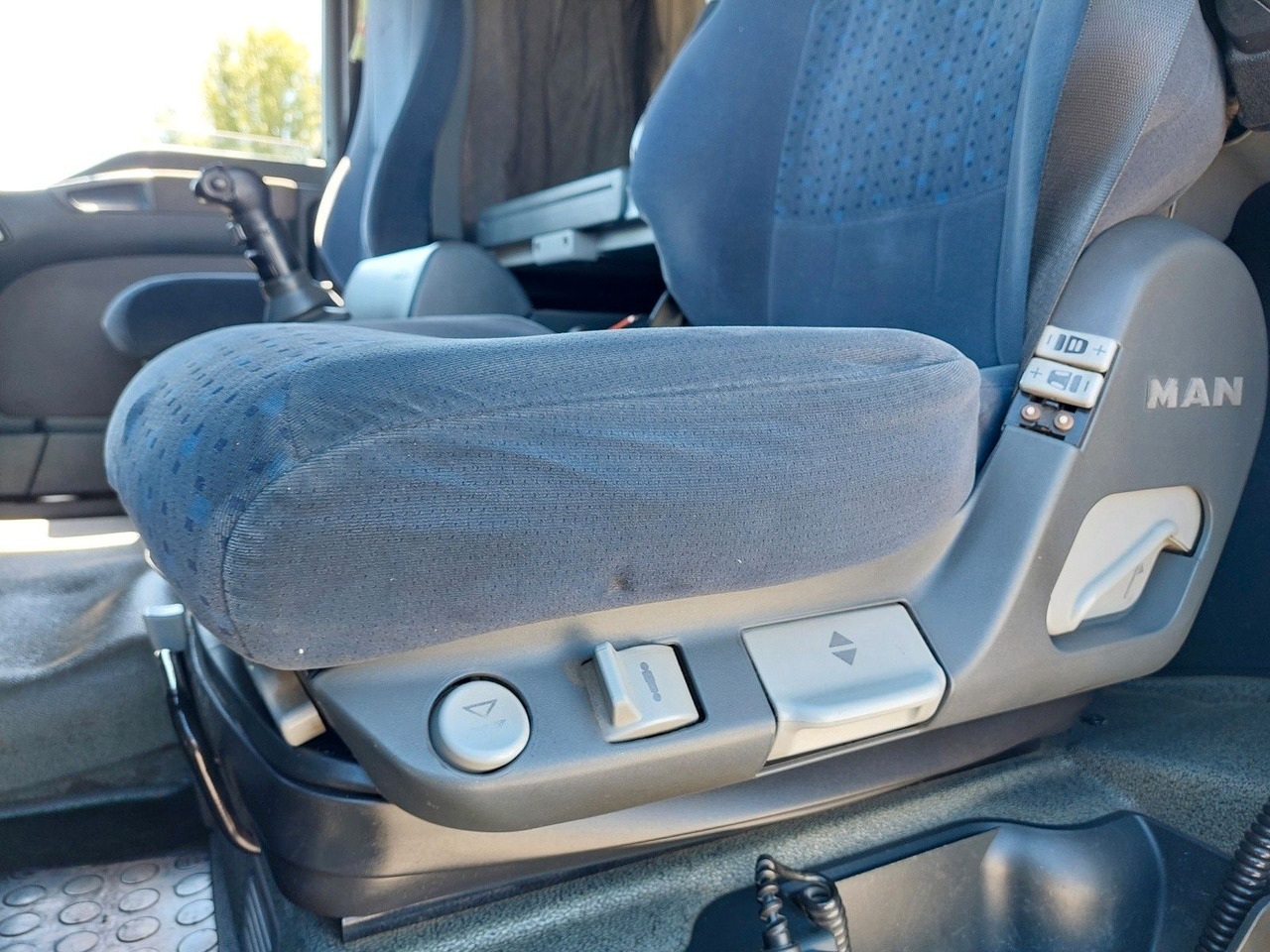 Dropside/ Flatbed truck MAN TGA 26.430 LL 6x2-2: picture 19 Dropside/ Flatbed truck MAN TGA 26.430 LL 6x2-2: picture 19