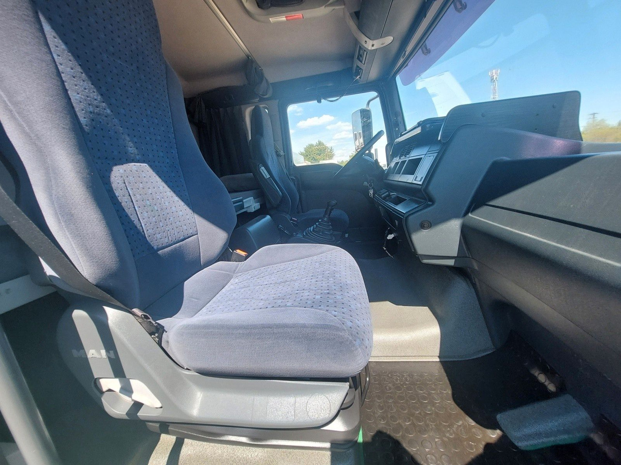 Dropside/ Flatbed truck MAN TGA 26.430 LL 6x2-2: picture 15 Dropside/ Flatbed truck MAN TGA 26.430 LL 6x2-2: picture 15