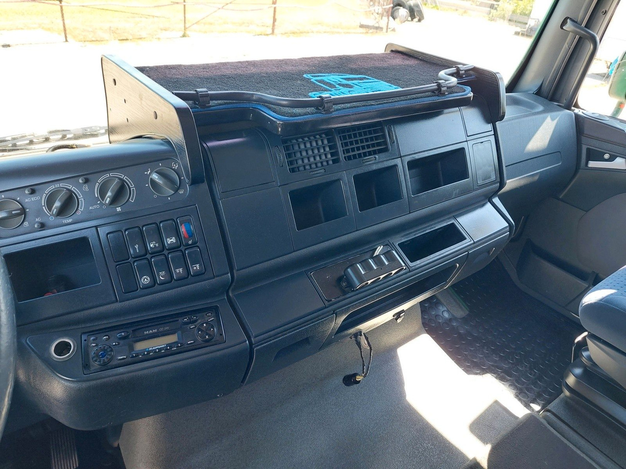 Dropside/ Flatbed truck MAN TGA 26.430 LL 6x2-2: picture 18 Dropside/ Flatbed truck MAN TGA 26.430 LL 6x2-2: picture 18