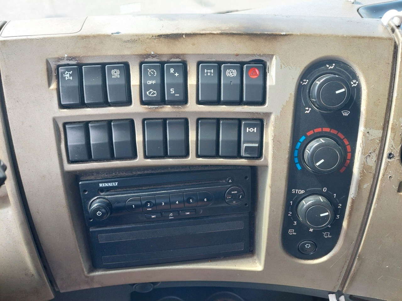 Leasing of Renault Premium DXI R450.26 HR Palfinger PK 15.500 Renault Premium DXI R450.26 HR Palfinger PK 15.500: picture 18 Leasing of Renault Premium DXI R450.26 HR Palfinger PK 15.500 Renault Premium DXI R450.26 HR Palfinger PK 15.500: picture 18