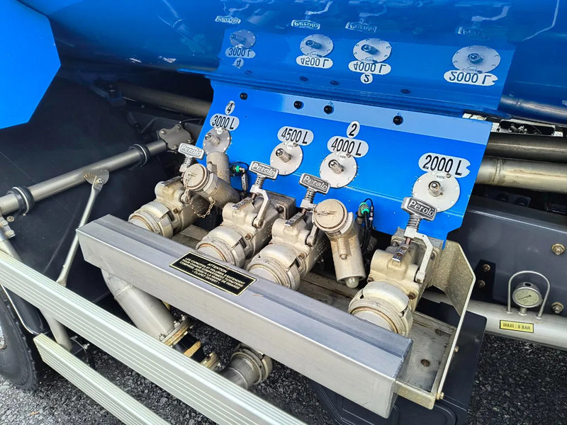 Leasing of Renault Premium 270 DXI - 13500L FUEL / CARBURANT - 4 COMP Renault Premium 270 DXI - 13500L FUEL / CARBURANT - 4 COMP: picture 15 Leasing of Renault Premium 270 DXI - 13500L FUEL / CARBURANT - 4 COMP Renault Premium 270 DXI - 13500L FUEL / CARBURANT - 4 COMP: picture 15