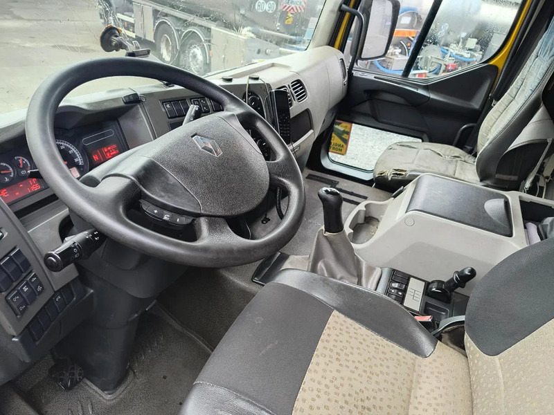Interior photo 1: Leasing of Renault Premium 270 DXI 13500L FUEL/CARBURANT - 4 COMP Renault Premium 270 DXI 13500L FUEL/CARBURANT - 4 COMP