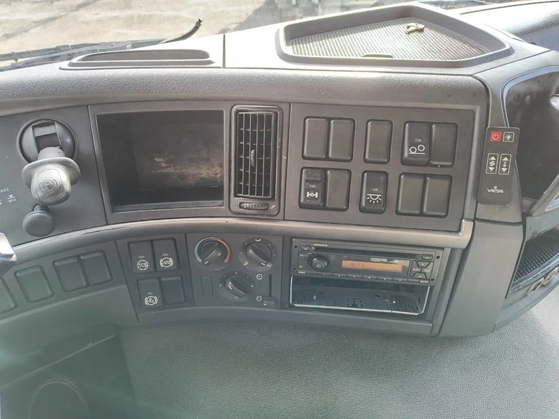 Box truck Volvo FM 370 INSULATED BOX - LIFT/STEERING AXLE - BICOOL AIRCO: picture 11