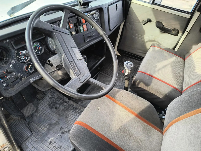 Interior photo 1: Crane truck Volvo NL12 420 6x4 CRANE 60T/M - VIDEOS AVAILABLE