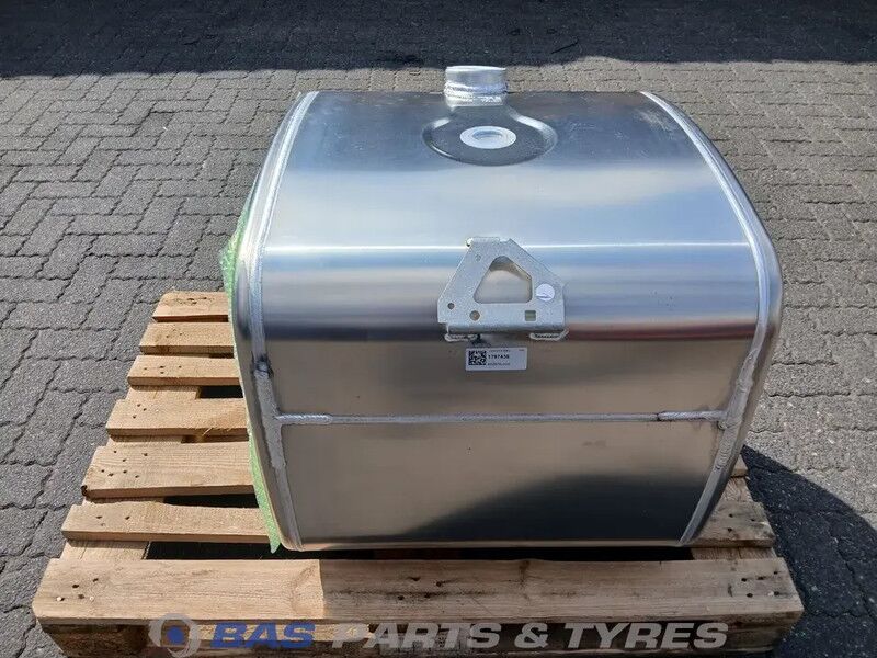 DAF Brandstoftank DAF 220 Liter 1733901 - Fuel tank for Truck: picture 3 DAF Brandstoftank DAF 220 Liter 1733901 - Fuel tank for Truck: picture 3