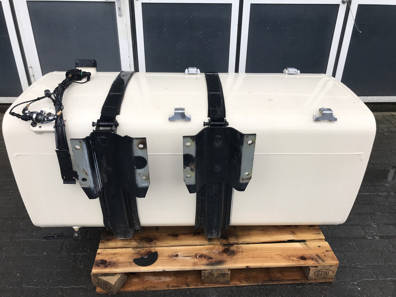 DAF Brandstoftank DAF 700 Liter 1624519 - Fuel tank for Truck: picture 3 DAF Brandstoftank DAF 700 Liter 1624519 - Fuel tank for Truck: picture 3