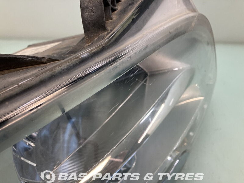 DAF CF Euro 6 - Headlight for Truck: picture 3 DAF CF Euro 6 - Headlight for Truck: picture 3